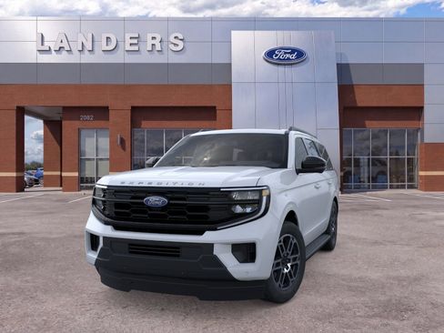 New 2026 Ford Expedition Active RWD image 2