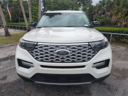 Used 2022 Ford Explorer Platinum w/ Equipment Group 601A image 3