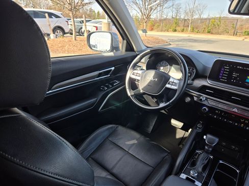 Used 2022 Kia Telluride EX w/ EX Premium Package image 9