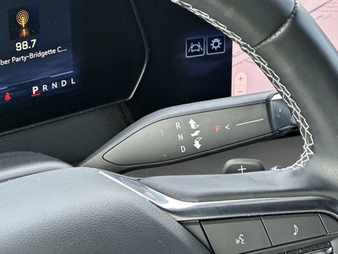 Used 2025 Chevrolet Traverse LT FWD image 30