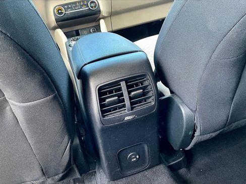 Used 2020 Ford Escape SE image 32