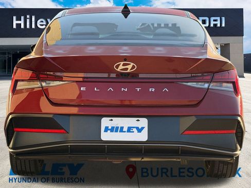 Certified 2025 Hyundai Elantra SEL FWD image 6
