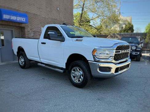 Used 2024 RAM 2500 Tradesman w/ Chrome Appearance Group AWD/4WD image 3