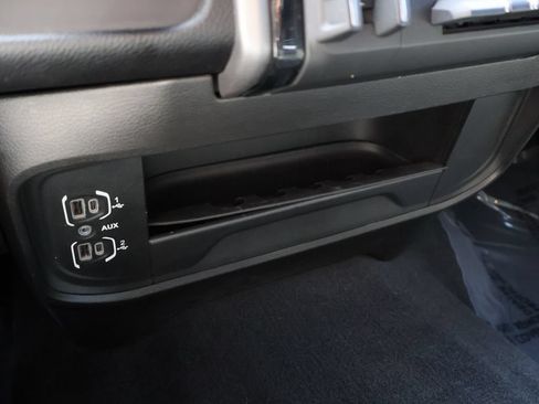 Used 2024 RAM 2500 Big Horn w/ Night Edition AWD/4WD image 37