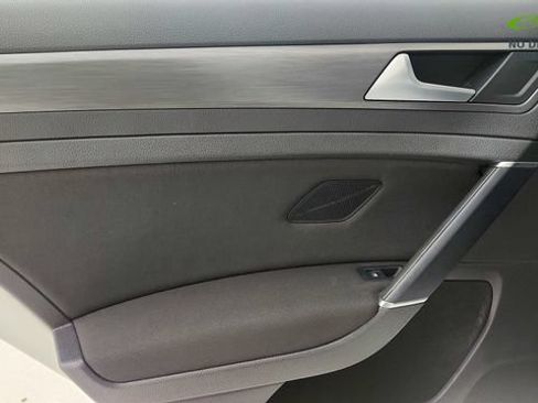 Used 2019 Volkswagen e-Golf SE w/ Driver Assistance Package FWD image 46
