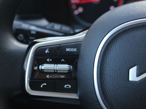 Used 2023 Kia Sorento LX image 21