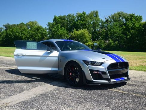 Used 2022 Ford Mustang Shelby GT500 w/ Technology Package RWD image 16