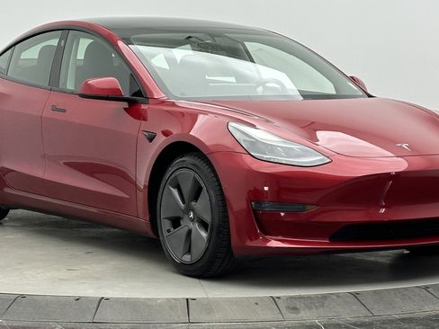 Used 2021 Tesla Model 3 Standard Range Plus image 3