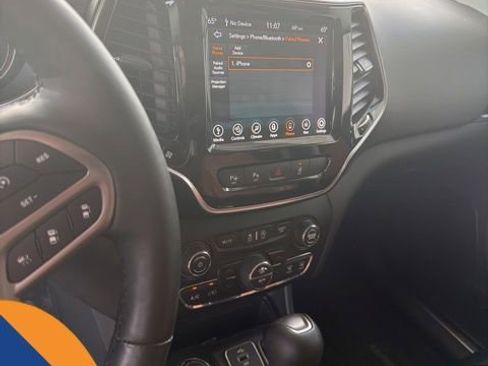 Used 2019 Jeep Cherokee Overland w/ Technology Group AWD/4WD image 13