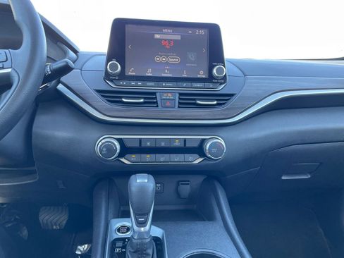 Used 2025 Nissan Altima 2.5 SV image 17