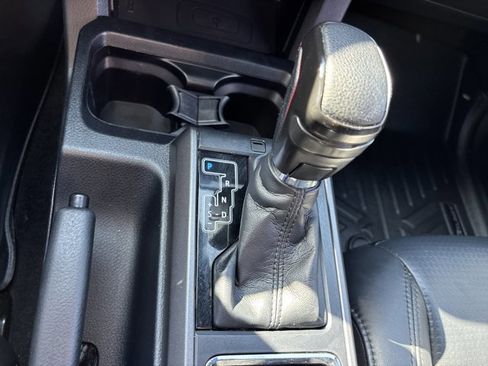 Used 2018 Toyota Tacoma TRD Sport image 38