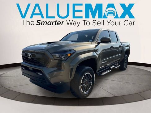 Used 2025 Toyota Tacoma TRD Sport AWD/4WD image 7