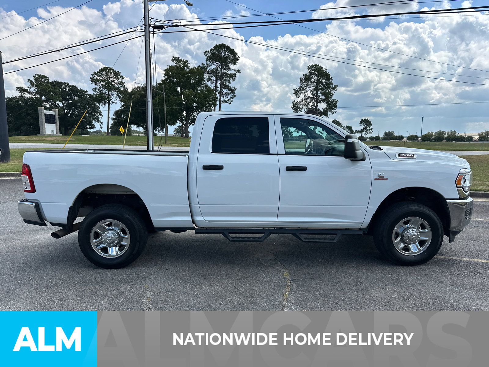 Used 2024 RAM 2500 Tradesman w/ Chrome Appearance Group AWD/4WD image 4