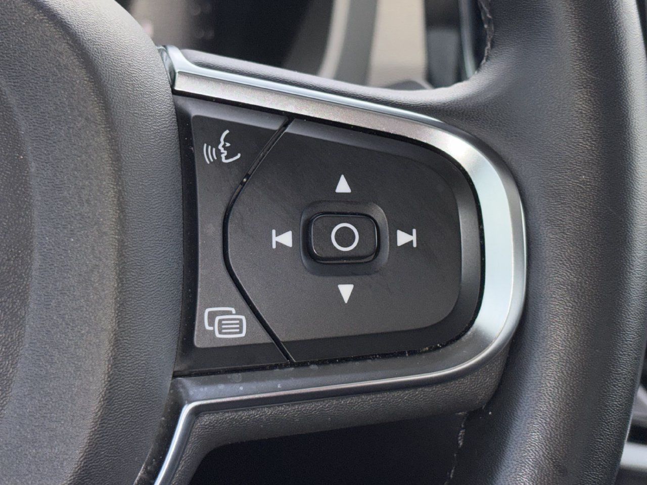 Used 2024 Volvo S60 B5 Core FWD image 10