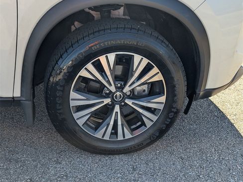 Used 2021 Nissan Rogue SV image 11