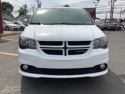 Used 2019 Dodge Grand Caravan GT FWD image 2