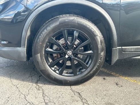 Used 2018 Nissan Rogue SV image 25
