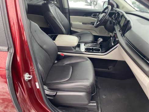 Certified 2024 Kia Carnival EX image 23