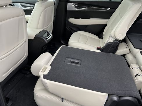 Used 2023 Cadillac XT6 Sport w/ Technology Package image 19