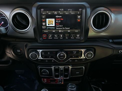 Used 2021 Jeep Wrangler Unlimited Rubicon AWD/4WD image 17