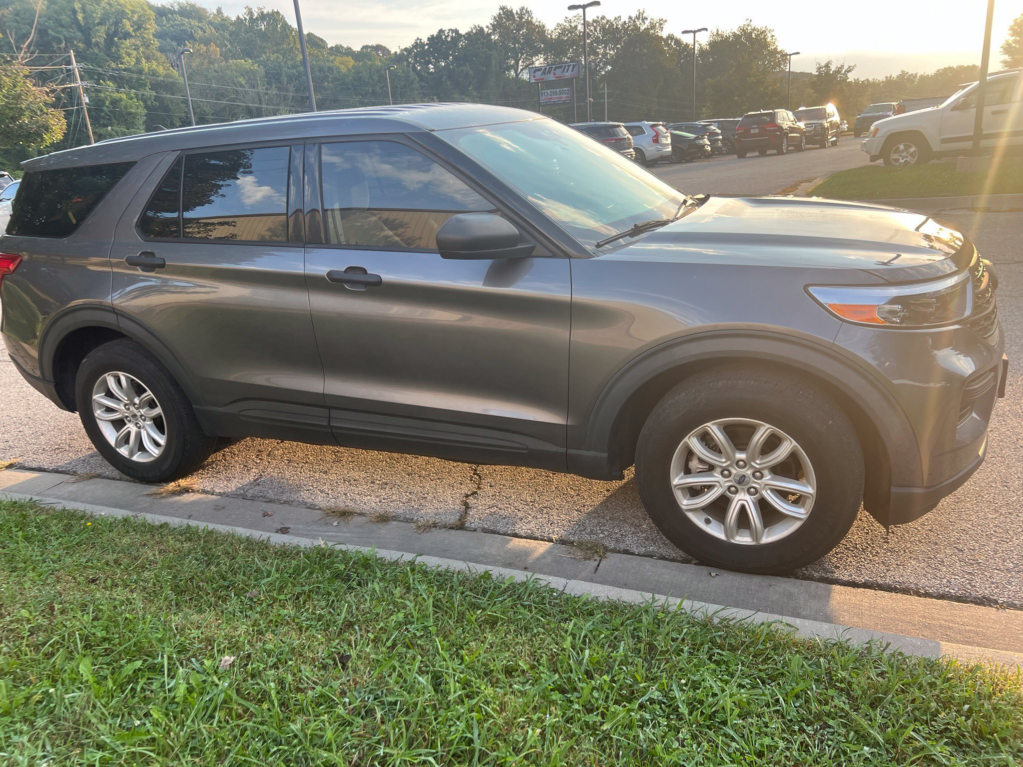 Used 2021 Ford Explorer 4WD image 4