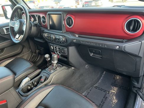 Used 2019 Jeep Wrangler Unlimited Rubicon w/ Dual Top Group image 27