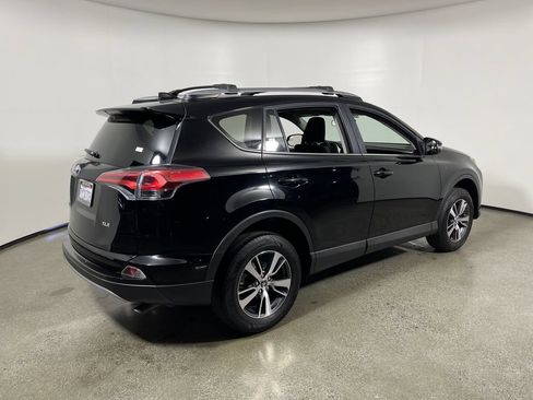 Used 2017 Toyota RAV4 XLE w/ Carpet Mat Package FWD image 3