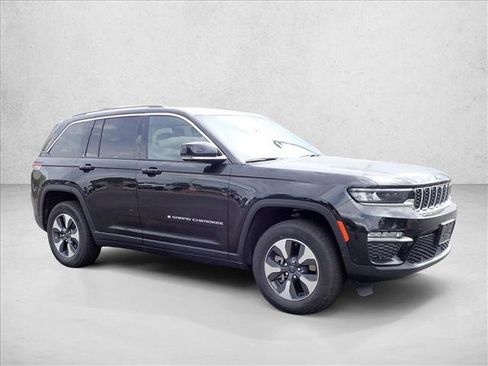 Used 2022 Jeep Grand Cherokee Limited 4xe w/ Luxury Tech Group II AWD/4WD image 15