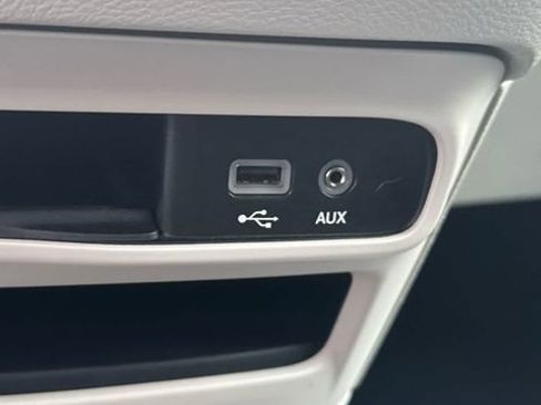 Used 2017 Chrysler Pacifica Touring-L image 26