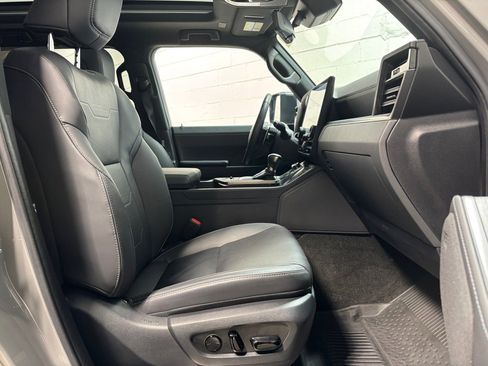 Used 2024 Lexus GX 550 image 33