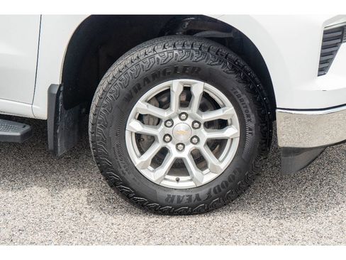 Used 2024 Chevrolet Silverado 1500 LT AWD/4WD image 31