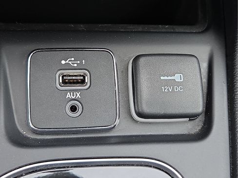 Used 2022 Jeep Cherokee Limited AWD/4WD image 17