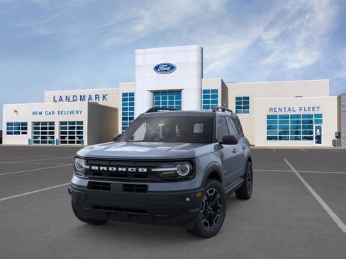 Used 2024 Ford Bronco Sport Outer Banks w/ Tech Package AWD/4WD image 2