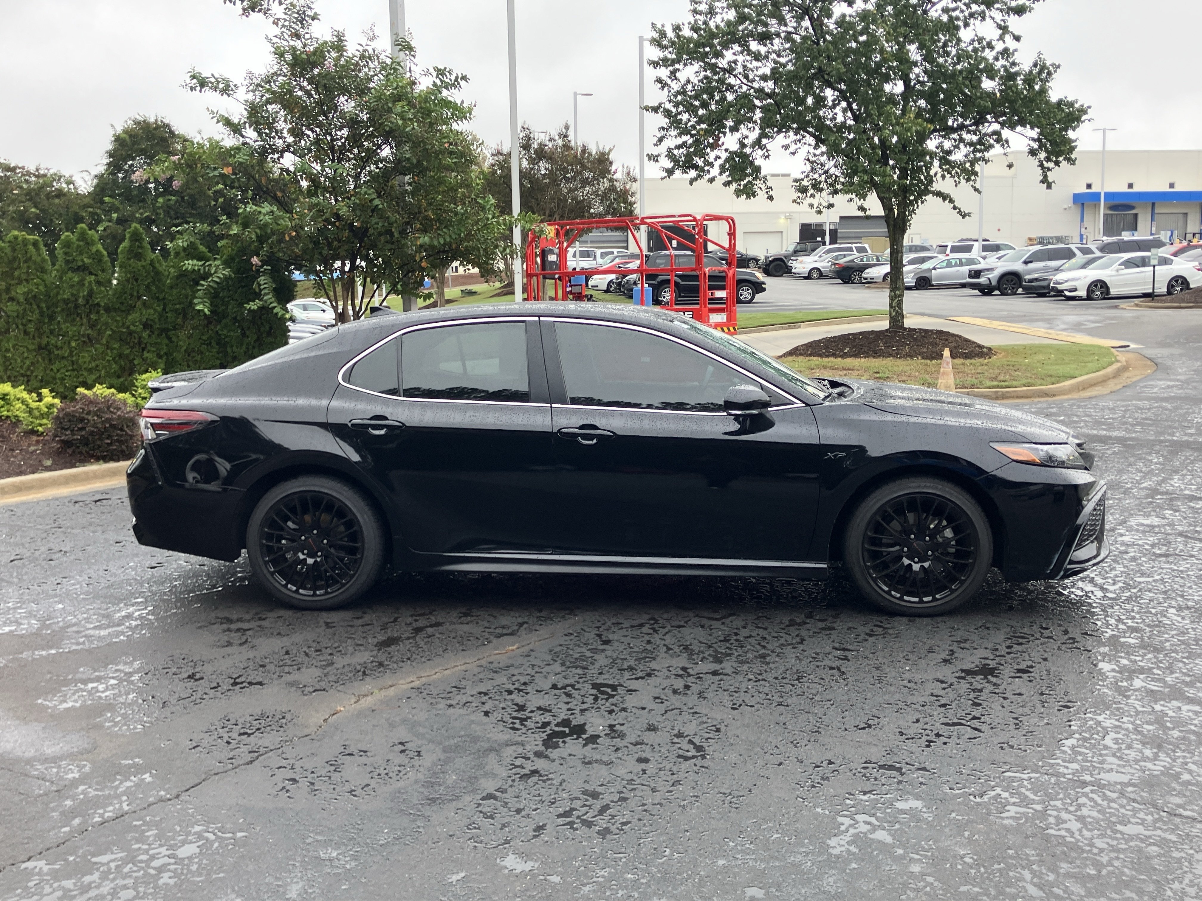 Used 2022 Toyota Camry SE FWD image 13