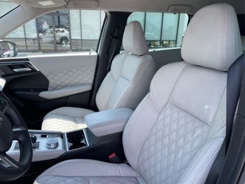 Used 2023 Mitsubishi Outlander SEL image 44