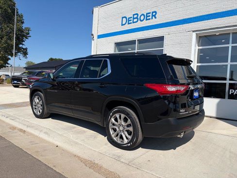 Used 2021 Chevrolet Traverse LT AWD/4WD image 3