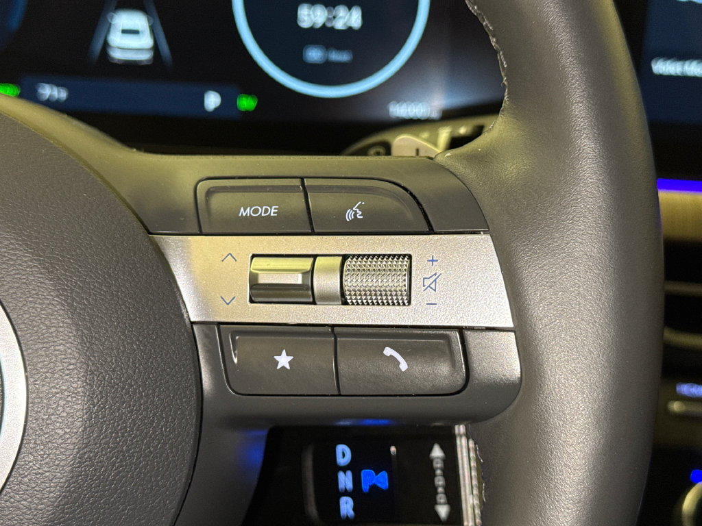 Used 2025 Hyundai Sonata Limited FWD image 32