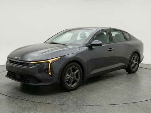Used 2025 Kia K4 FWD image 3
