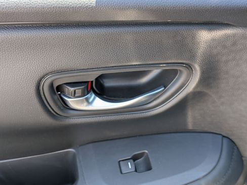 Used 2025 Honda HR-V LX image 27