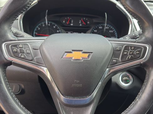 Used 2018 Chevrolet Equinox LT FWD image 17