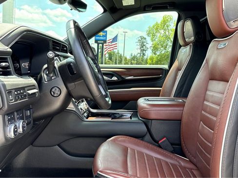 Used 2023 GMC Yukon Denali Ultimate AWD/4WD image 16