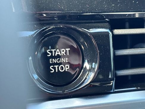 New 2025 Nissan Pathfinder SV w/ Black Appearance Package image 32