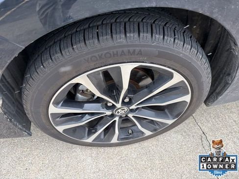 Used 2019 Toyota Corolla SE w/ SE Premium Package image 2