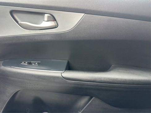 Used 2020 Kia Forte LXS FWD image 29