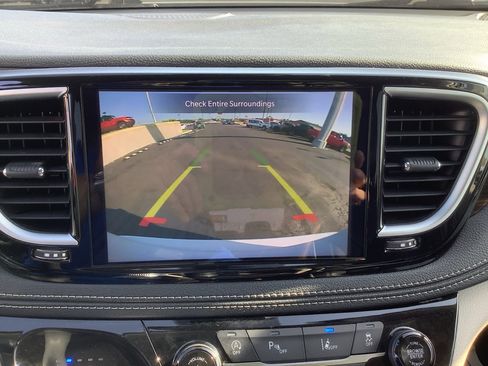 Used 2023 Chrysler Pacifica Limited image 19