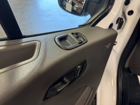 Used 2022 Ford Transit 350 DRW RWD image 9