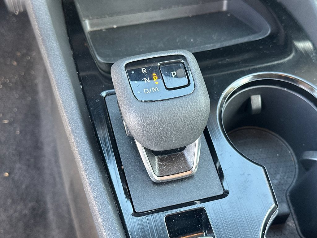 Used 2025 Nissan Rogue SV FWD image 31