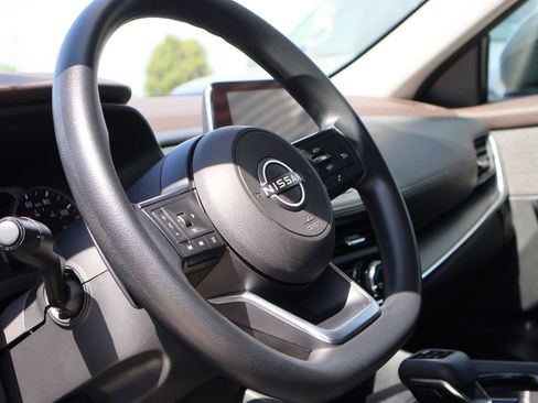 Used 2023 Nissan Rogue S AWD/4WD image 24