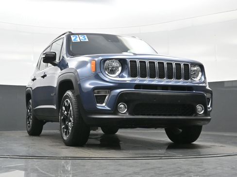 Used 2023 Jeep Renegade Latitude AWD/4WD image 33