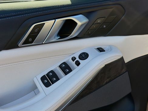 Used 2025 BMW X5 sDrive40i w/ Executive Package image 23